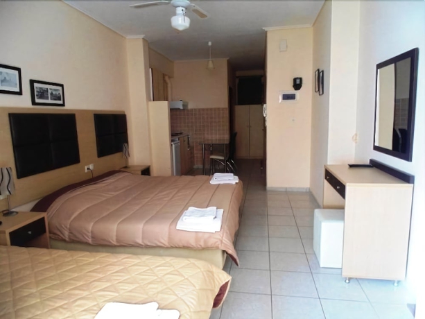 Imagen de la habitación del Hotel Nefeli Studios. Foto 10