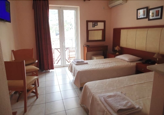 Imagen de la habitación del Hotel Nefeli Studios. Foto 12