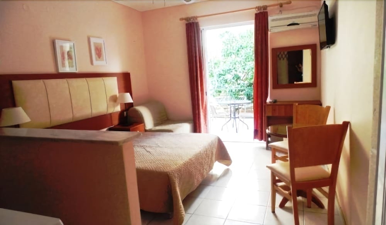 Imagen de la habitación del Hotel Nefeli Studios. Foto 14