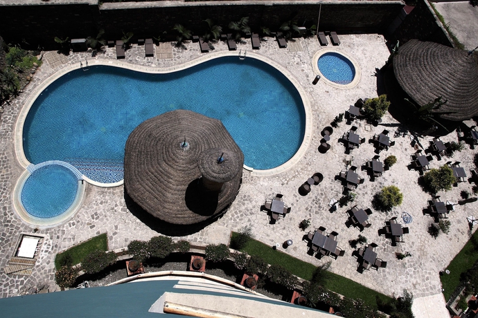 Imagen de la piscina del Hotel Nega Bonger. Foto 16