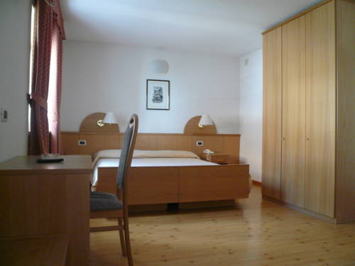 Imagen de la habitación del Hotel N&egrave;s Cr&eacute;pes. Foto 4