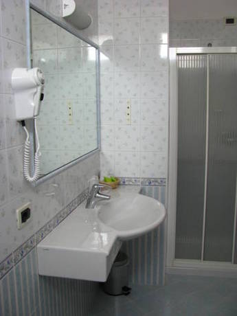 Imagen de la habitación del Hotel N&egrave;s Cr&eacute;pes. Foto 8