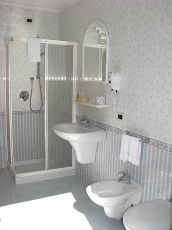 Imagen de la habitación del Hotel N&egrave;s Cr&eacute;pes. Foto 14