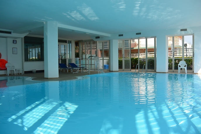 Imagen de la piscina del Hotel Negresco, Cattolica. Foto 18