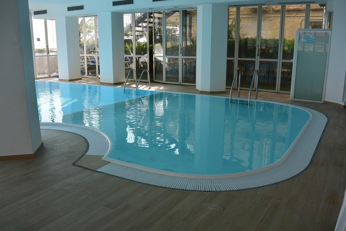 Imagen de la piscina del Hotel Negresco, Cattolica. Foto 19