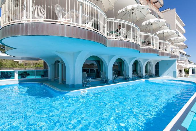 Imagen de la piscina del Hotel Negresco, Cervia. Foto 19