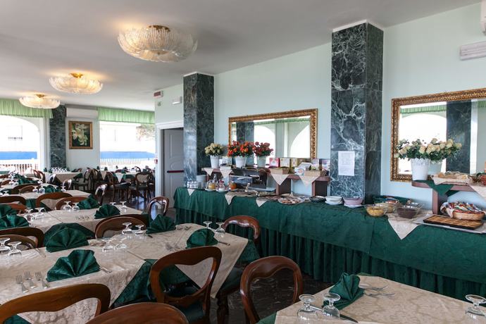 Imagen del bar/restaurante del Hotel Negresco, Cervia. Foto 2