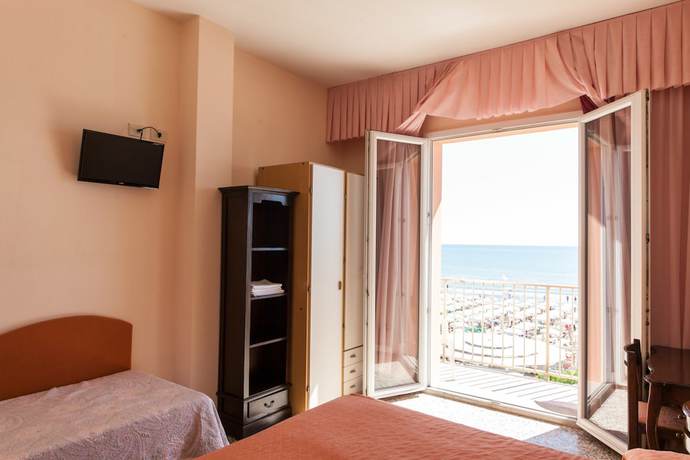 Imagen de la habitación del Hotel Negresco, Cervia. Foto 14