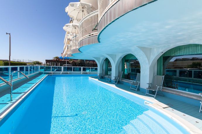 Imagen de la piscina del Hotel Negresco, Cervia. Foto 20