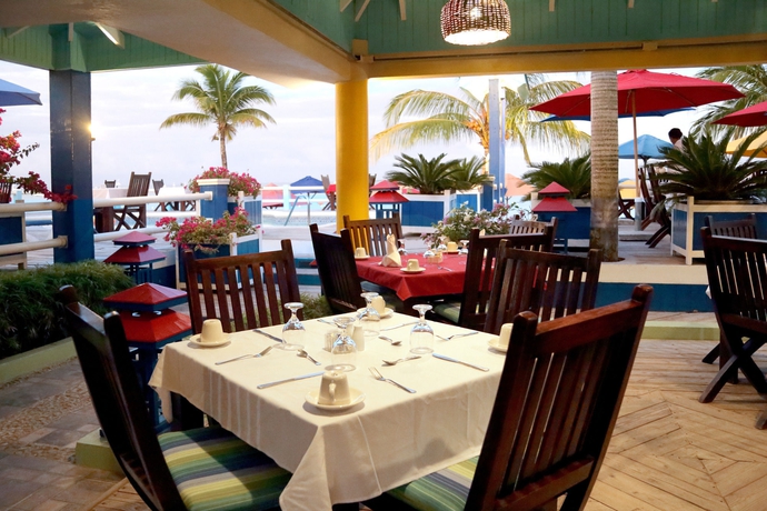 Imagen del bar/restaurante del Hotel Negril Palms. Foto 3