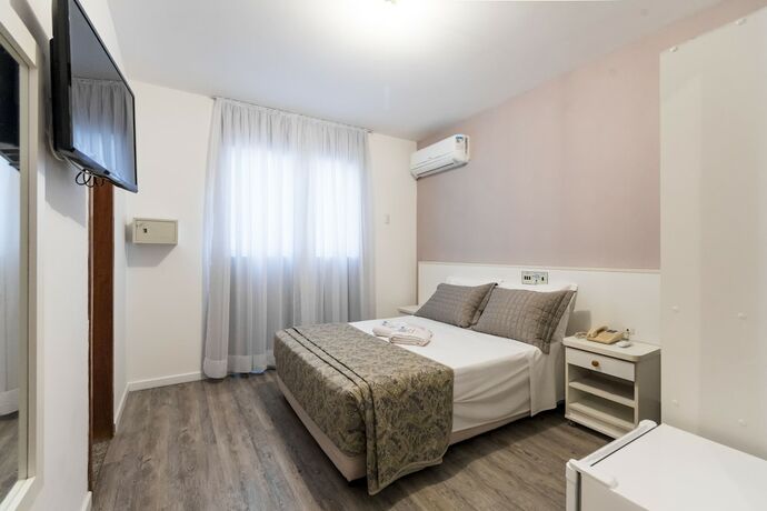 Imagen de la habitación del Hotel Negrini. Foto 20