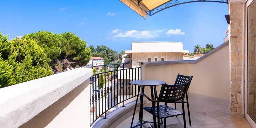 Imagen de la habitación del Hotel Neikos Luxury Suites. Foto 3