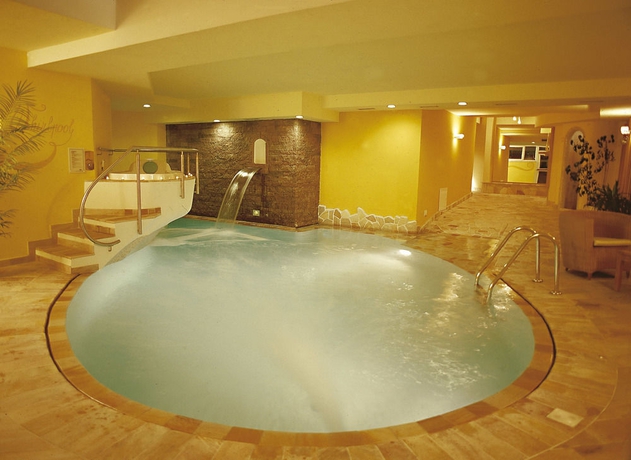 Imagen de la piscina del Hotel Nele. Foto 9