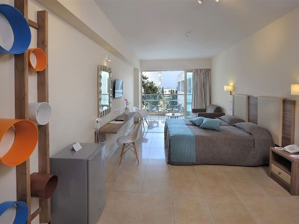 Imagen de la habitación del Hotel Nelia Gardens. Foto 14