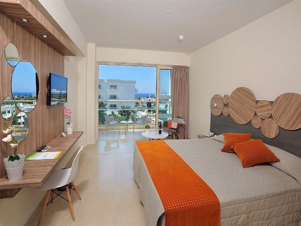 Imagen de la habitación del Hotel Nelia Gardens. Foto 15