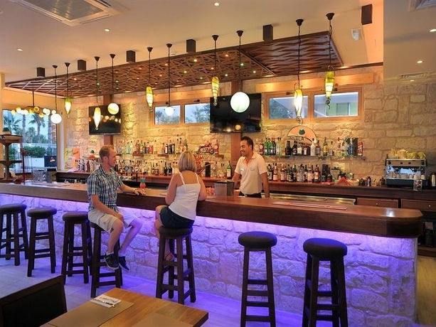 Imagen general del Hotel Nelia Gardens. Foto 10