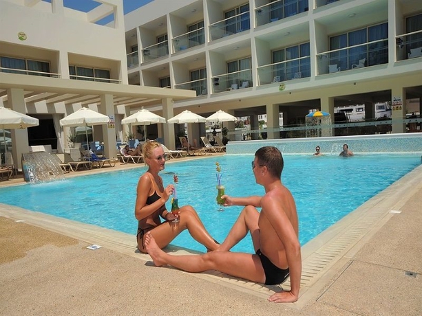 Imagen general del Hotel Nelia Gardens. Foto 11