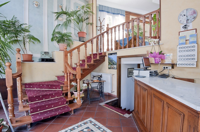 Imagen de los interiores del Hotel Nella. Foto 16