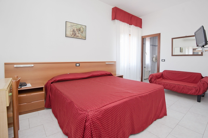 Imagen de la habitación del Hotel Nella. Foto 8