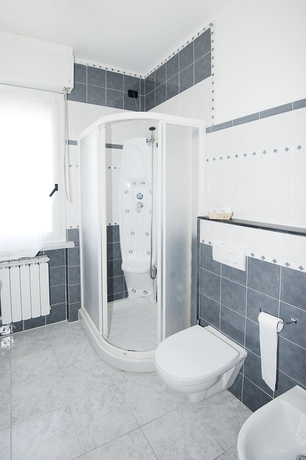 Imagen de la habitación del Hotel Nella. Foto 11