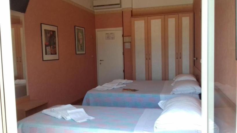 Imagen de la habitación del Hotel Nella, Rimini. Foto 3