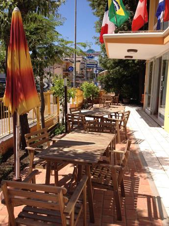 Imagen de los exteriores del Hotel Nella, Rimini. Foto 10