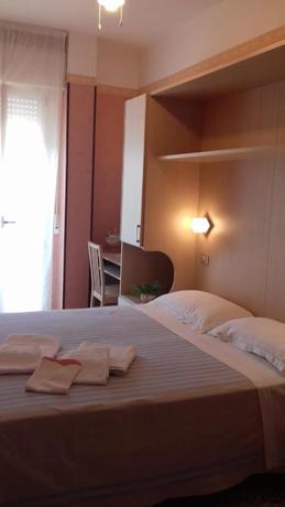Imagen de la habitación del Hotel Nella, Rimini. Foto 4