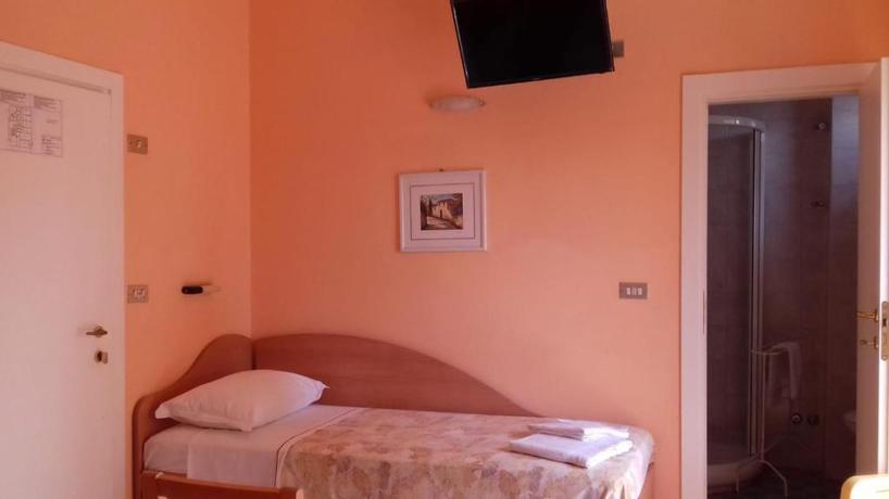 Imagen de la habitación del Hotel Nella, Rimini. Foto 7