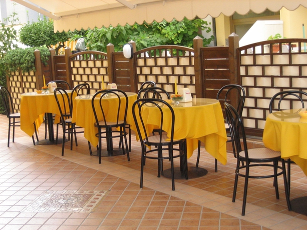 Imagen del bar/restaurante del Hotel Nelson, Alba Adri&aacute;tica. Foto 5