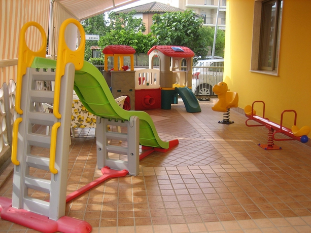 Imagen de los exteriores del Hotel Nelson, Alba Adri&aacute;tica. Foto 15