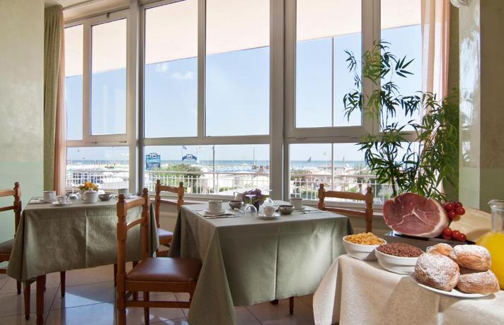 Imagen del bar/restaurante del Hotel Nelson, Rimini. Foto 2