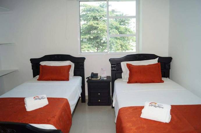 Imagen de la habitación del Hotel NelyMar. Foto 7