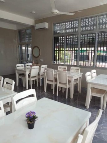 Imagen del bar/restaurante del Hotel Nemarts. Foto 5