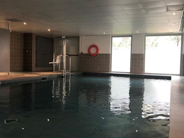 Imagen de la piscina del Hotel Nemea Appart Hotel Grand Cœur Nancy Centre. Foto 19