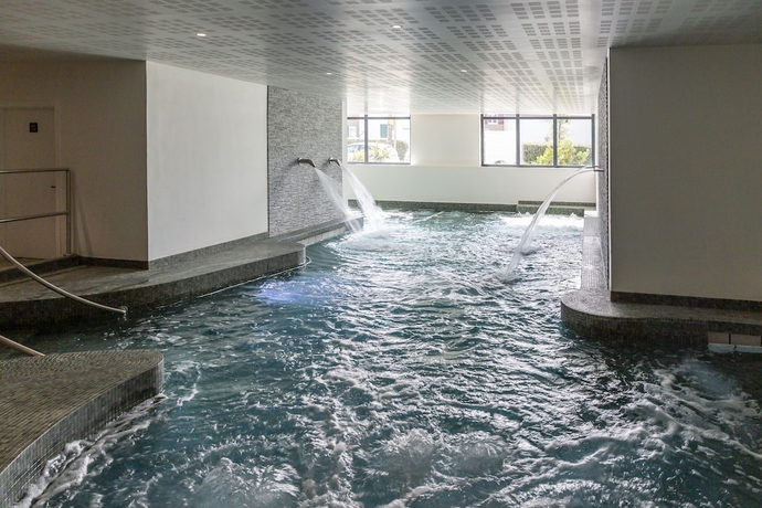 Imagen de la piscina del Hotel Nemea Appart Les Hauts de Milady Biarritz. Foto 17