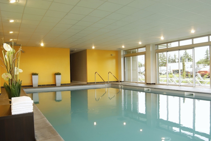 Imagen de la piscina del Hotel Nemea Appart Toulouse Aéroport. Foto 17