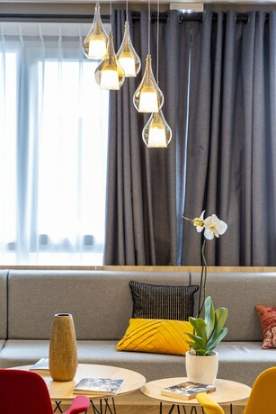 Imagen de los interiores del Hotel Nemea Appart'h&ocirc;tel V&eacute;lizy Europe. Foto 28