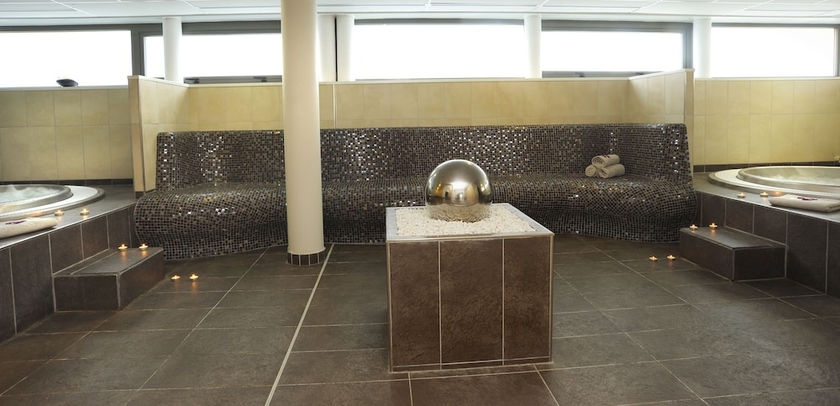 Imagen de la piscina del Hotel Nemea Appart’hotel Toulouse Constellation. Foto 18