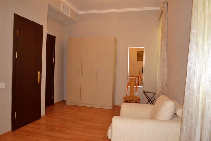Imagen de la habitación del Hotel Nemi. Foto 10