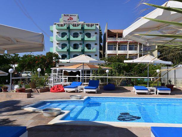 Imagen de la piscina del Hotel Nemo Dive Club and. Foto 19