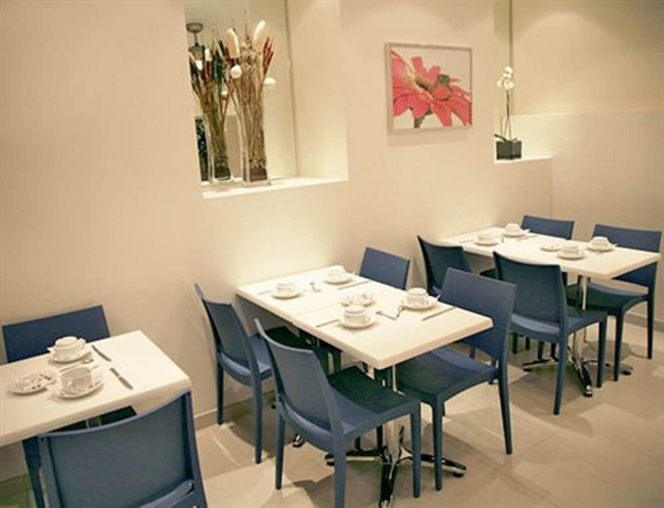 Imagen del bar/restaurante del Hotel Nemours. Foto 4