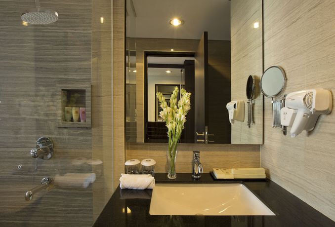 Imagen de la habitación del Hotel Nemuru Grand Bellevue Radio Dalam. Foto 2