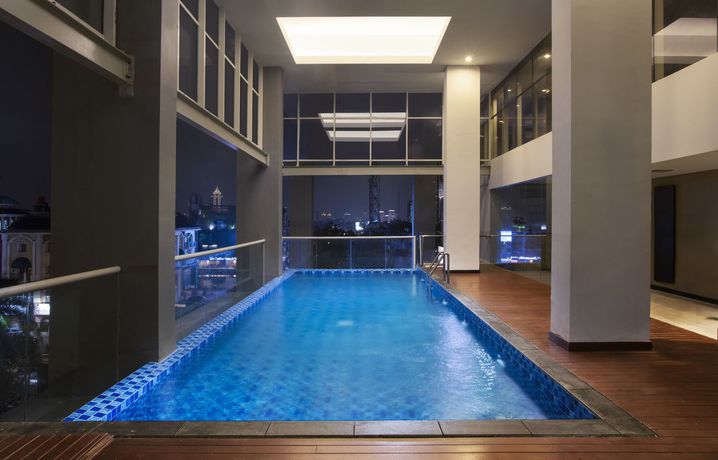 Imagen de la piscina del Hotel Nemuru Grand Bellevue Radio Dalam. Foto 16