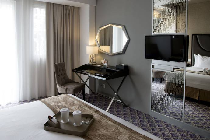 Imagen de la habitación del Hotel Nemuru Grand Bellevue Radio Dalam. Foto 7