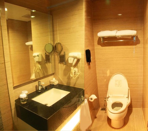 Imagen de la habitación del Hotel Nemuru Grand Bellevue Radio Dalam. Foto 11