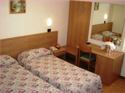 Imagen de la habitación del Hotel Neni. Foto 12