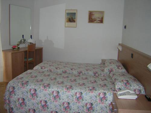 Imagen de la habitación del Hotel Neni. Foto 15