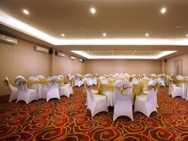 Imagen de los interiores del Hotel Neo Candi Simpang Lima - Semarang By Aston. Foto 8