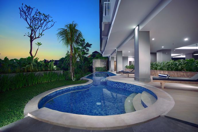 Imagen de la piscina del Hotel Neo Denpasar By Aston - Chse Certified. Foto 16