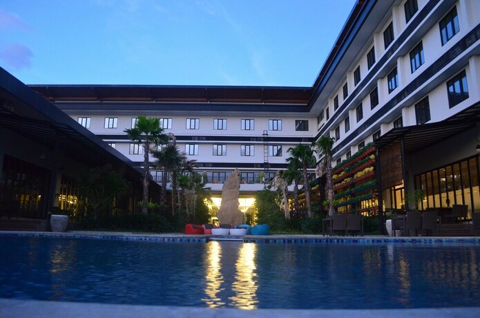 Imagen de la piscina del Hotel Neo Eltari Kupang By Aston. Foto 26